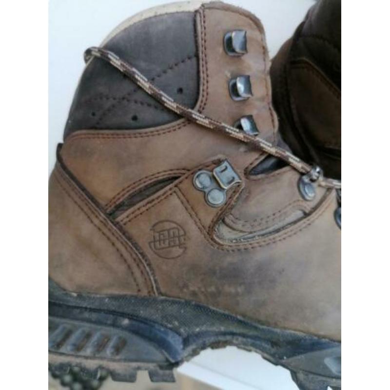 Bergschoenen gebruik maar nog in goede staat