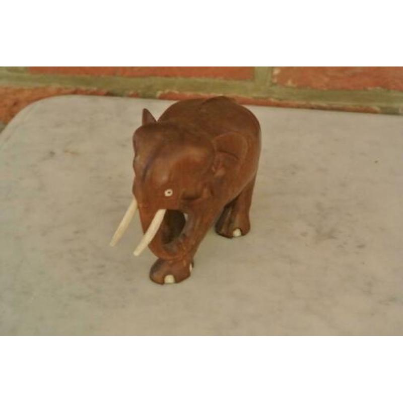 Kersenhouten Beeld van Olifant(Kalfje)