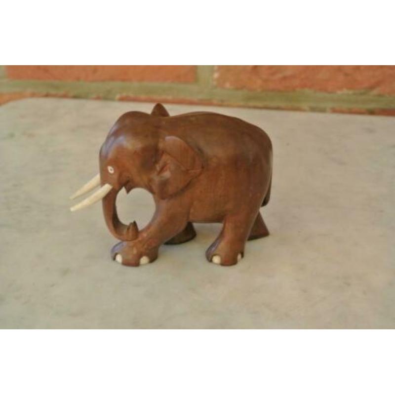 Kersenhouten Beeld van Olifant(Kalfje)