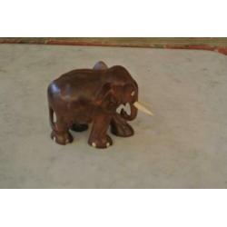 Kersenhouten Beeld van Olifant(Kalfje)