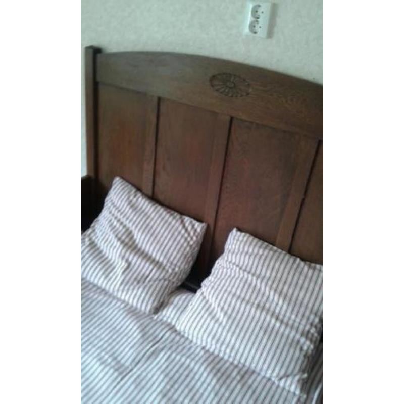 Eiken antiek 2 persoons bed. Heel mooi.