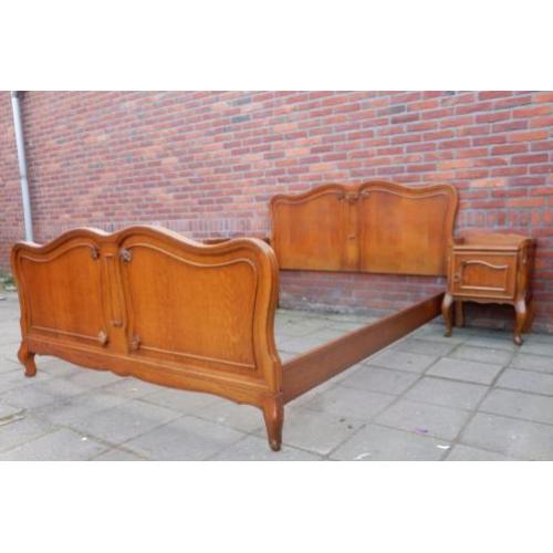 JB3581) Brocant Barok bed & nachtkastjes met Queen Ann poot