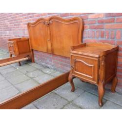 JB3581) Brocant Barok bed & nachtkastjes met Queen Ann poot