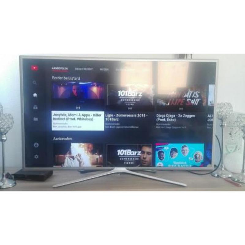Bijna nieuwe Smart tv, garantie boekjes zitten erbij
