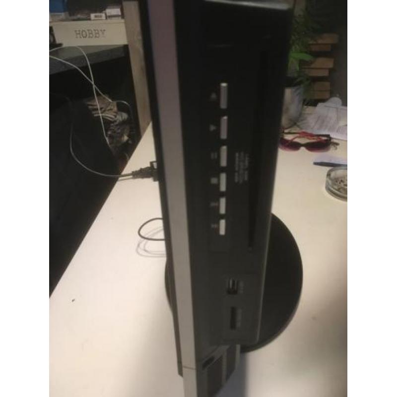 tv 56 cm LCD met ingebouwde DVD speler