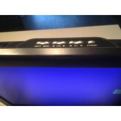 tv 56 cm LCD met ingebouwde DVD speler