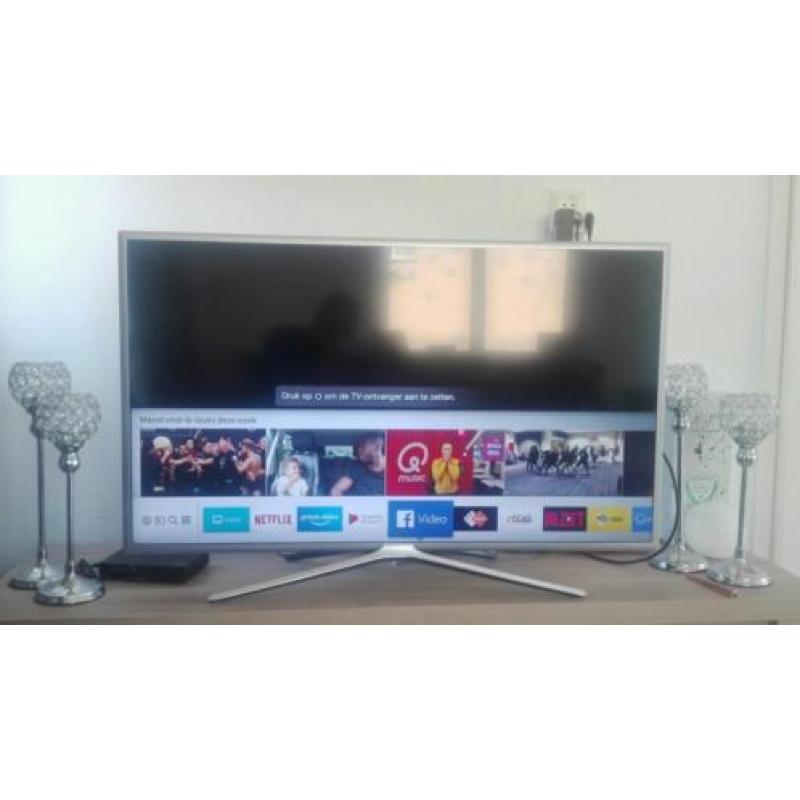 Bijna nieuwe Smart tv, garantie boekjes zitten erbij