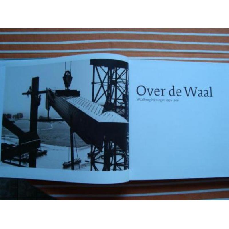Boek 'Over de Waal' Waalbrug Nijmegen 1936 - 2011