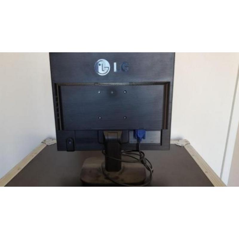 Meerdere pc schermen te koop