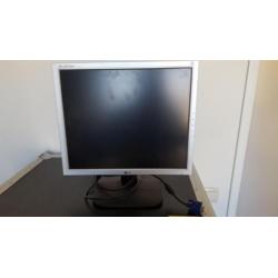 Meerdere pc schermen te koop
