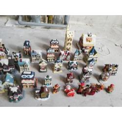 43 kersthuisjes + 6 kerstbeeldjes