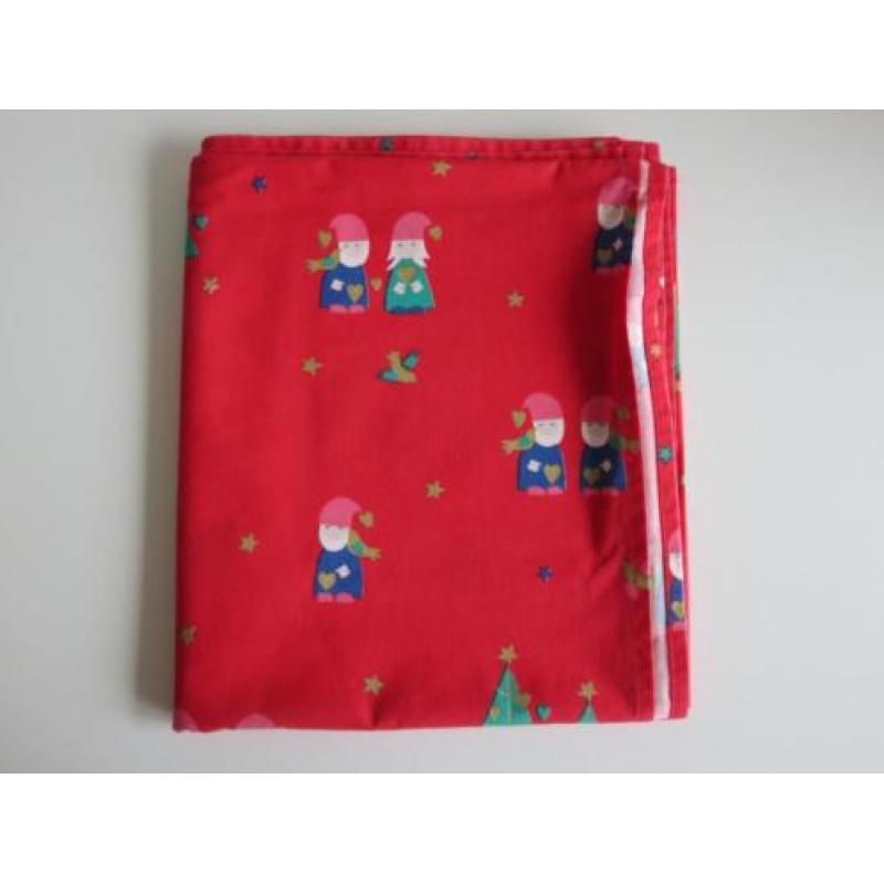 Rood Kerst Tafelkleed met kabouters (kerstkleed) 140 x 220