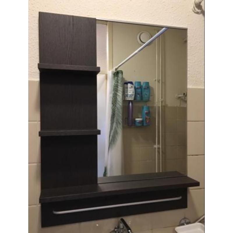 Luxe badkamer spiegel met plankjes