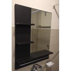 Luxe badkamer spiegel met plankjes