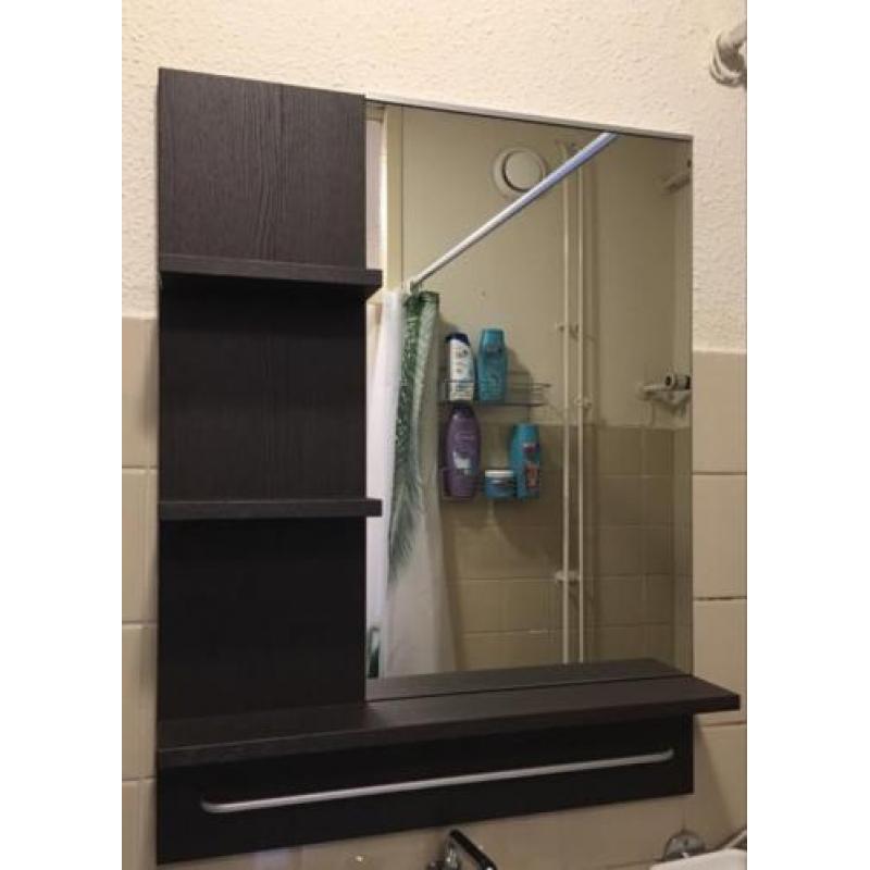 Luxe badkamer spiegel met plankjes