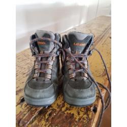 Lowa bergschoenen maat 28