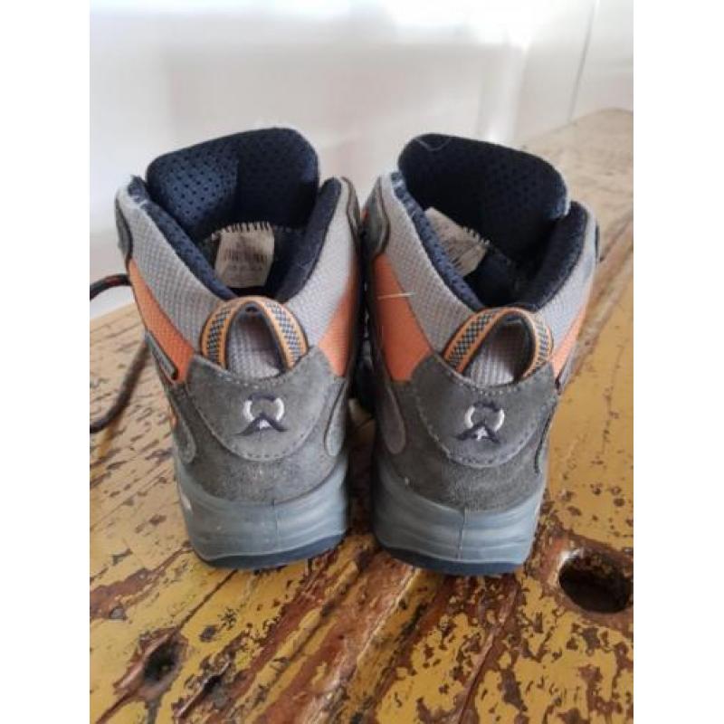 Lowa bergschoenen maat 28