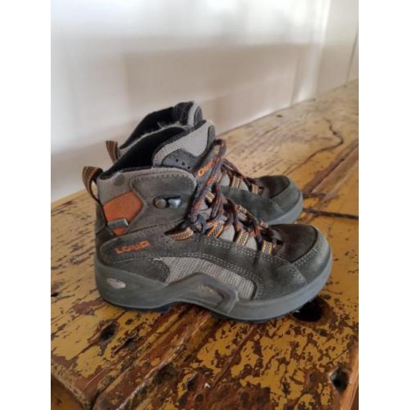 Lowa bergschoenen maat 28