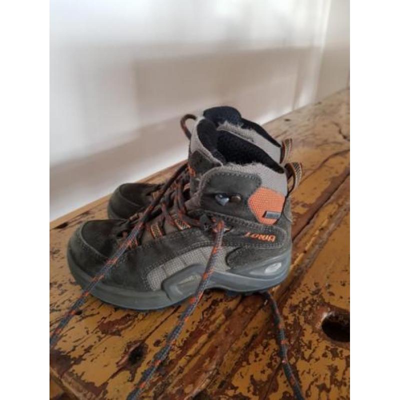 Lowa bergschoenen maat 28